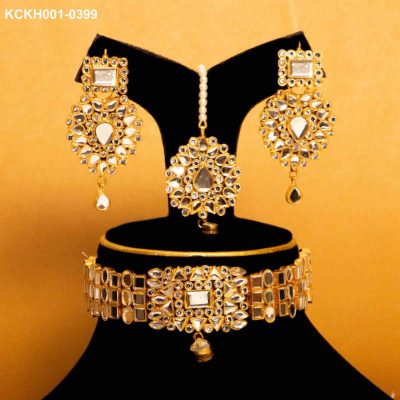 Heavy Kundan Bridal Set. It is the perfect set for a bride.