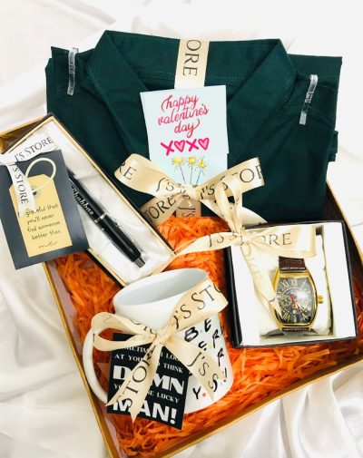 I'l Be There For You Gift Box includes a plain casual shirt, a customized pen, a customized mug and a branded Watch.