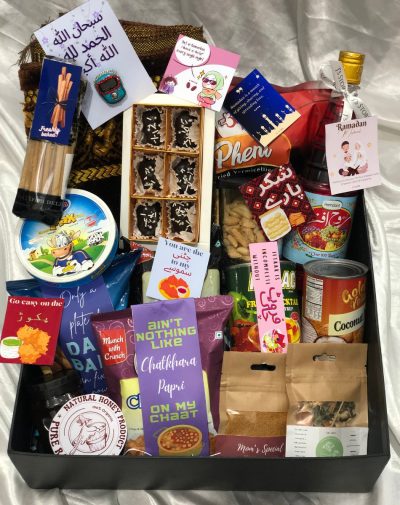 Luxurious Royal Radiance Ramadan Box by J’s Store – includes Janemaz, Digital Tasbeeh, Choco-filled Dates, Organic Honey, Rooh Afza, and more.
