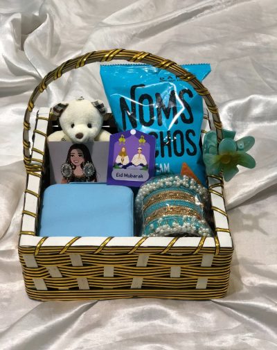 Glimmer Girl Basket – A stylish Eid gift featuring a Teddy Bear Keychain, Nachos, Jhumkas, Bangle Set, Jewelry Organizer, and Hair Clip. A perfect gift for her!