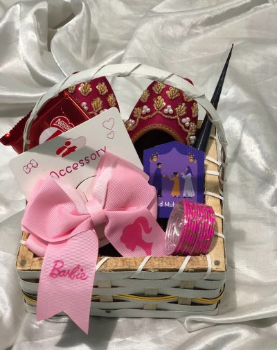 Little Miss Sparkle Basket – A stylish Eid gift for girls aged 2-12. Includes Barbie Hair Accessory, Bangles for Kids, Khussas for Kids, KitKat, and Mehndi Cone (Henna).