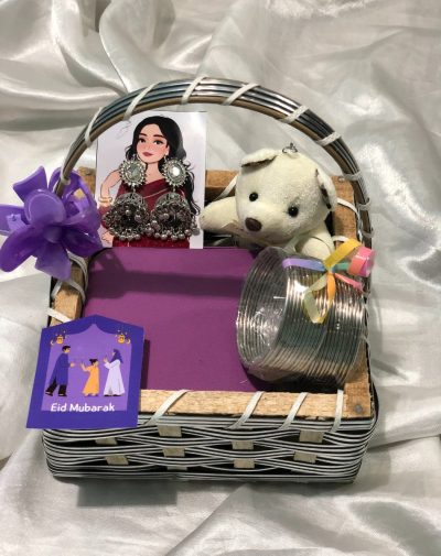 Maiden Collection Basket – A stylish Eid gift featuring a Teddy Bear Keychain, Jhumkas, Bangle Set, and Jewelry Organizer. A perfect gift for her!