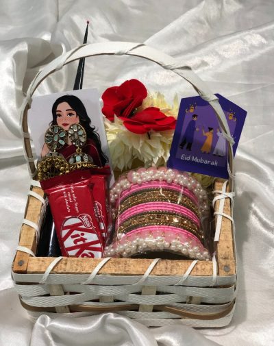 Sugarplum Adornment Muse Basket – A beautiful Eid gift featuring Jhumkay, Artificial Gajre, Mehndi Cone, Bangles Set, and KitKat 2 Fingers.