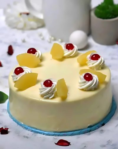 Pineapple Gateau – Vanilla sponge cake topped with fresh cream and pineapple slices