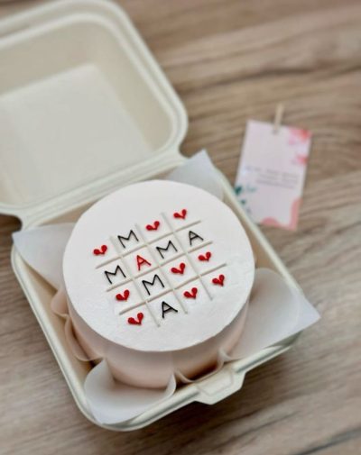 The Tic Tac Toe Mama Bento cake for Mother's Day Gifts from J’s Store.